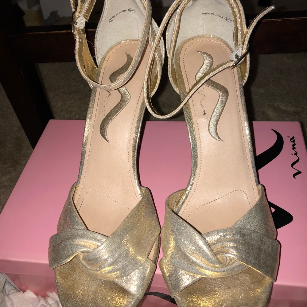 Gold dress heels - Picture 2 of 6